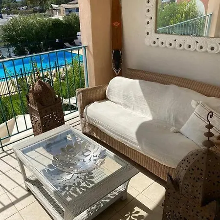 Deux Pieces Avec Terrasse Ensoleille Et Piscine شقة *