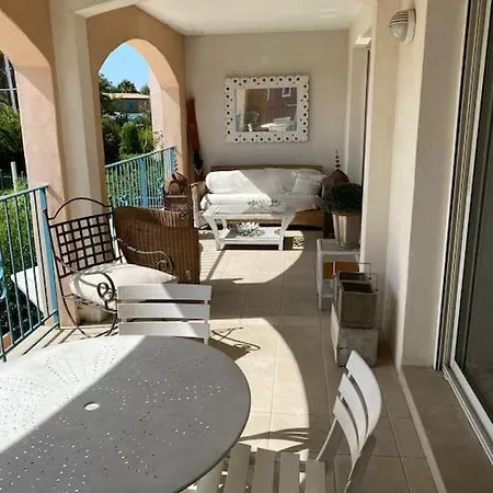 Deux Pieces Avec Terrasse Ensoleille Et Piscine شقة *